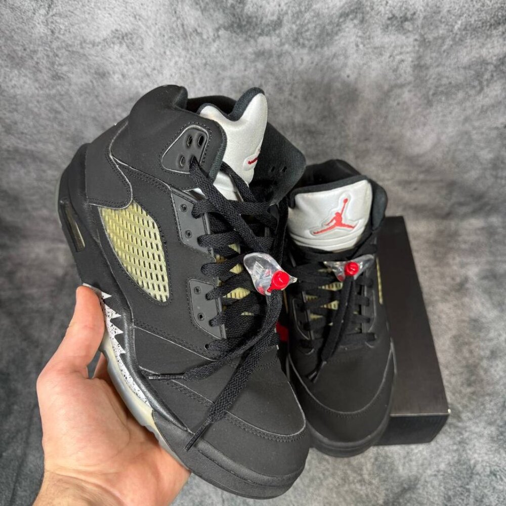 Size 10 | Jordan 5 Metallic With Box | Pre-Owned - image 1